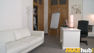Fake Agent - Lilu Moon imád a castingon hancúrozni
