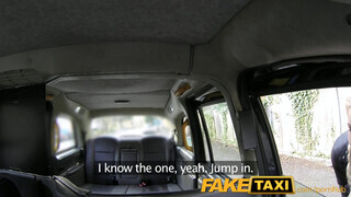 FakeTaxi - Világos Szőke maca baszható a hátsó ülésen