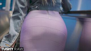TUSHY RAW - Pristine Edge a dögös zsenge milf