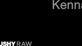 TUSHYRAW - Kenna James szűk ánusza megkúrelva