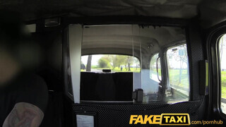FakeTaxi - ártatlan pici fiatal gádzsi és a vastag bré