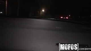 Mofos - Indigo Augustine a óriási keblű fiatal