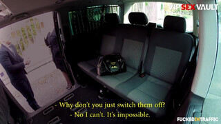 FuckedInTraffic - Barbara Nova hatalmas tőgyes pipi