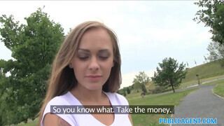 PublicAgent - Katarina Muti a méretes cickós orosz bige