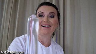 21Sextreme - Dagadt anyuka és a tini tinicsaj