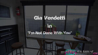 Gia Vendetti a kívánatos hosszú combú latin amerikai