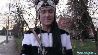 Public Agent - aranyos orosz csajszika az utcáról