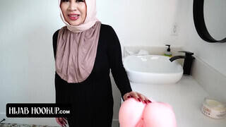 Hijab Hookup - Tokyo Lynn a szőrös bulás házaspár