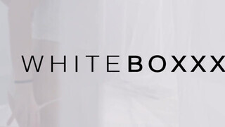 WhiteBoxxx - selymes bőrű csoki lány