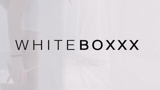 WhiteBoxxx - Naomi bevállalja a óriási farkat