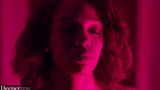 Deeper - Lacey London fehér bájdorongot akart
