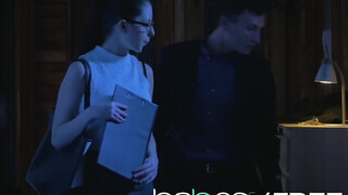 Rebecca Volpetti hatalmas hímtagot kap a popsijába