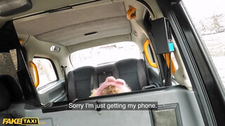 Fake Taxi - Csinos kolumbiai lány megdugva a taxiban