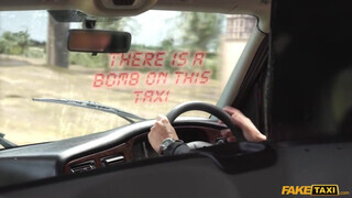 Fake Taxi - Zsenge szuka a hátsó ülésen