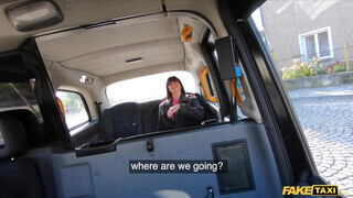 Fake Taxi - Kitetovált olasz lány megdöngetve