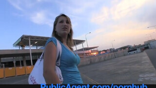 PublicAgent - szegény nőci tényleg azt hiszi modell lehet