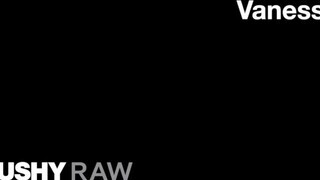 TUSHYRAW - Vanessa várja a hátsójába a rúdat
