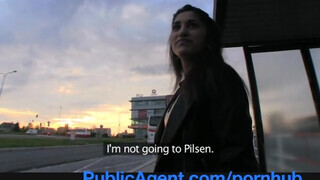 PublicAgent - vonzó ázsiai nőci felszedve a buszmegállóban