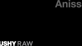 TUSHYRAW - Anissa Kate hátsójába farkat tolnak