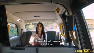 Fake Taxi - Megan Fiore a csábos gigászi csöcsű gádzsi