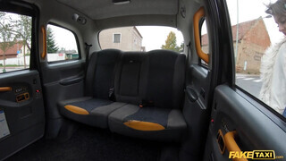 Fake Taxi - Vile Vixen jól orálozza a kukacot