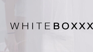 WhiteBoxxx - Renata Fox a gigászi popós orosz pipi