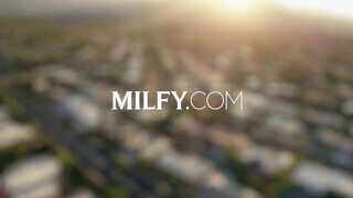 MILFY - Angelina és az óriás farkú pali