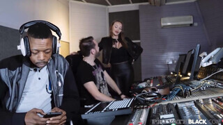 PrivateBlack - Stacy Cruz élvezi a méretes cerkát