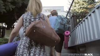 Private Interracial - Luna Rival vaginája megbaszva