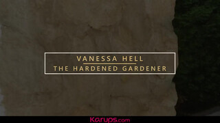Karups - Vanessa Hell a pici mellű milf