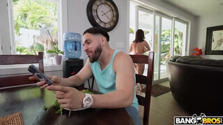 BANGBROS - Crystal Chase a gigantikus cickós dél amerikai nőci