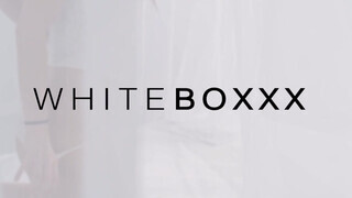 WhiteBoxxx - Ginebra Bellucci hátsó nyílásba tolva