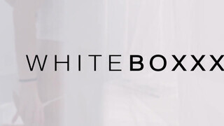 WHITEBOXXX - Sarah Kay érzéki kamatyolása