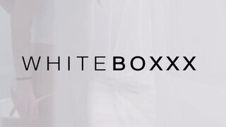 WhiteBoxxx - Oxana Chic cuncija megdöngetve