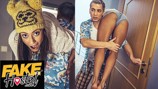 Fake Hostel Porn - Cassie Del Isla a kívánatos turista csajszika