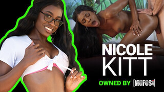 Mofos - Nicole Kitt a szívdöglesztő óriási kannás barna lány