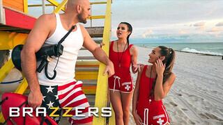 BRAZZERS - MacKenzie Mace és Kylie Rocket a bűbájos vízimentő csajok