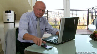 Gyuribácsi szereti a tini pinát