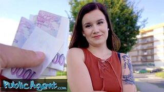 Vadító kicsike Eliss meztelenül pózol amatőr fotózáson