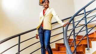 Barna amatőr casting forgatás irodai fotózásra keményen megbassza a termetes faszú producer