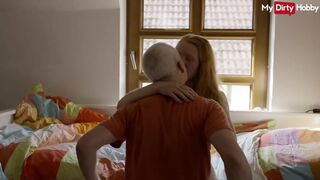 Világos Szőke fiatal nyögés míg az koros megdugja a pináját