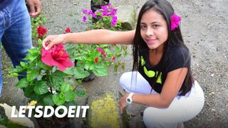 A csoki hajú dél amerikai milf-et utcai vadászatban szerezzük be mély dugásra