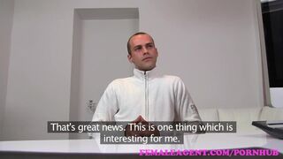 Dögös milf ügynök teszteli a hardcore manust