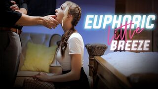 Cuki zsenge Breezy Bri kinky hangulatban csábítja a nevelő atyja barátját kívánatos alsóruhában