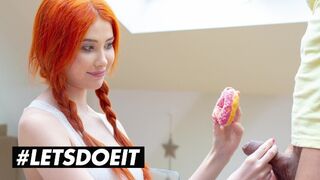 Gisha Forza gigantikus cicis vörös bombe egy fánkot érő erőszakos dugásért
