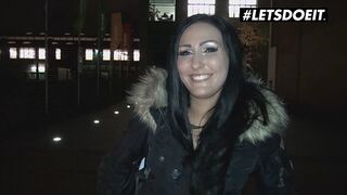Mira grey német csoki luvnya bassza az idegent pénzért a buszon