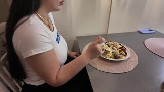 Vonzó 20 éves maca megbassza magát az legelső randin