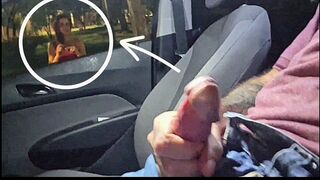 Mutattam a faszomat egy bűbájos ismeretlen nőnek a buszmegállóban nyilvánosan!