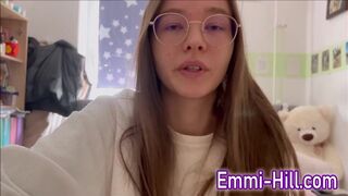Tinédzser ribi keményen ujjazza magát és spriccel!