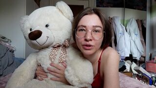 A legkrémesebb fiatal lyuk a bolygón szexel egy plüssmacival